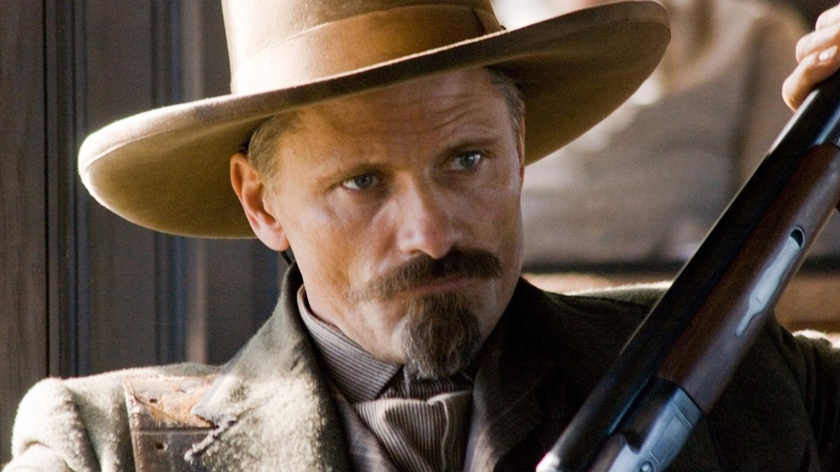 Viggo Mortensen in una scena di The Dead Don't Hurt