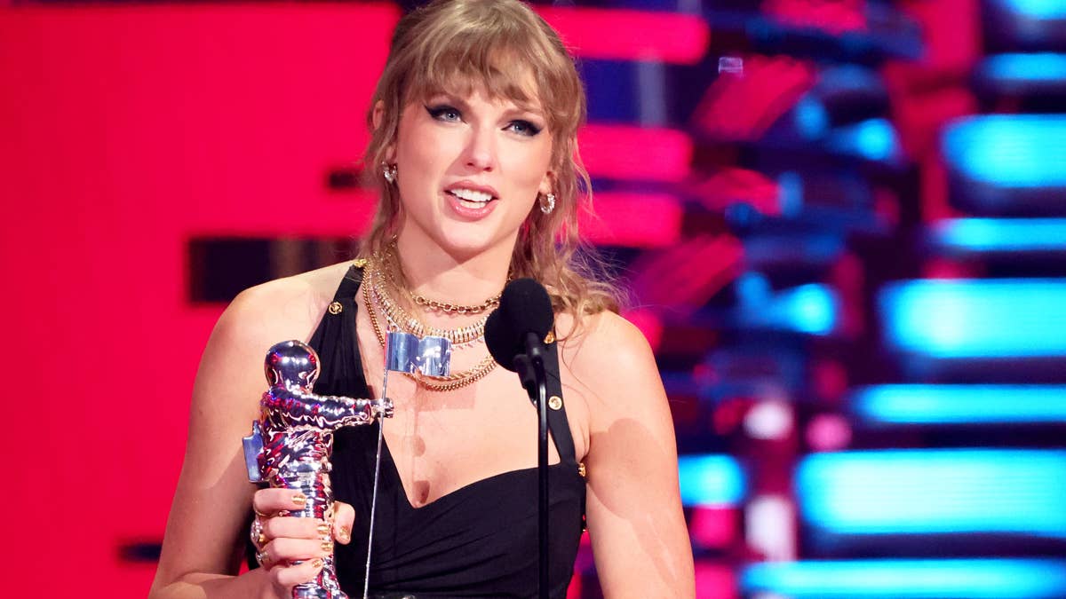 Taylor Swift sul palco degli MTV Video Music Awards 2023