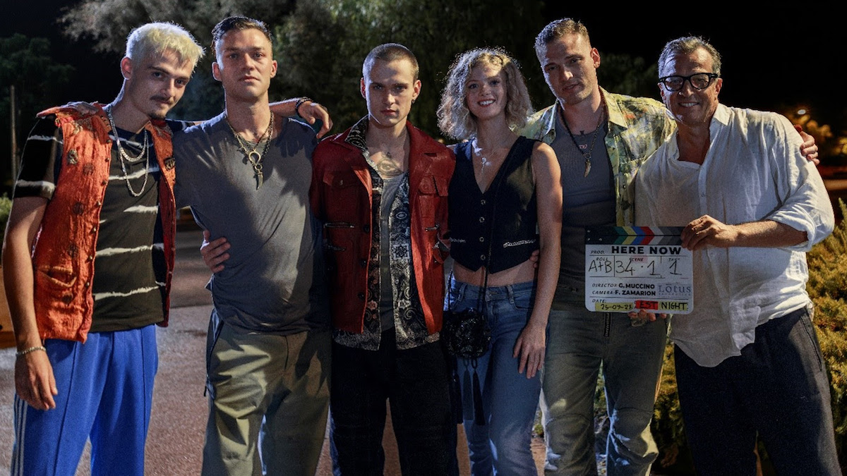 Francesco Garilli, Lorenzo Richelmy, Saul Nanni, Elena Kampouris, Enrico Inserra e Gabriele Muccino sul set di Here Now