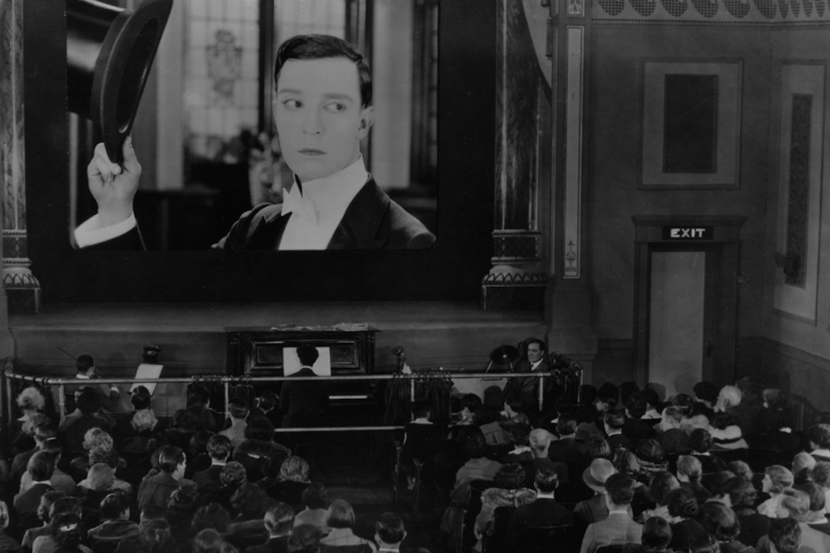 Buster Keaton in Sherlock Jr. (Calma, signori miei, US 1924) di Buster Keaton