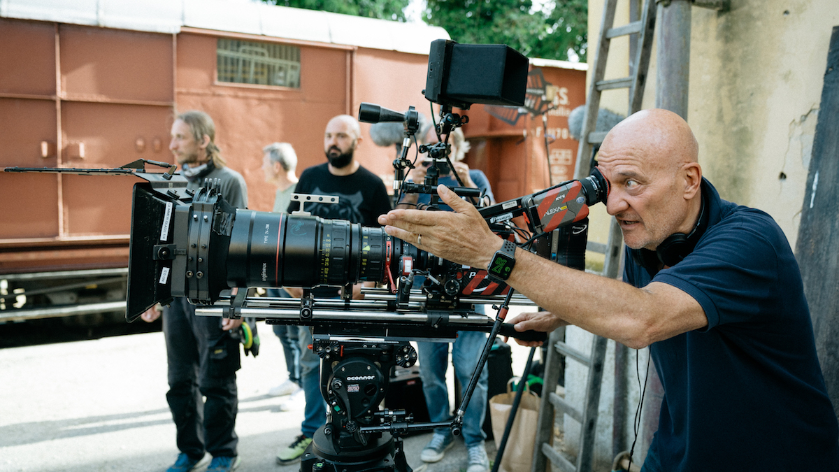 Claudio Bisio, alla regia del suo debutto L'ultima volta che siamo stati bambini