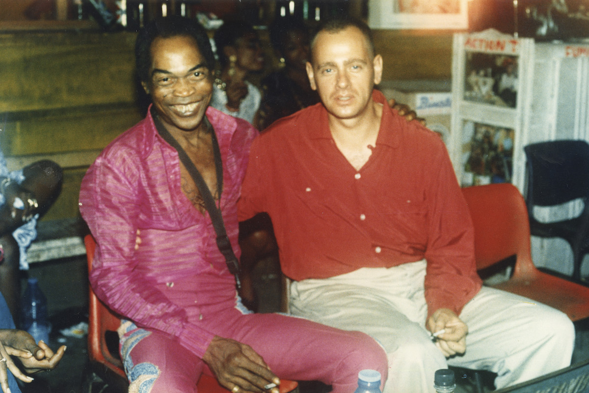 Fela Kuti e Michele Avantario in una foto d'epoca che compare anche in Fela il mio dio vivente di Daniele Vicari