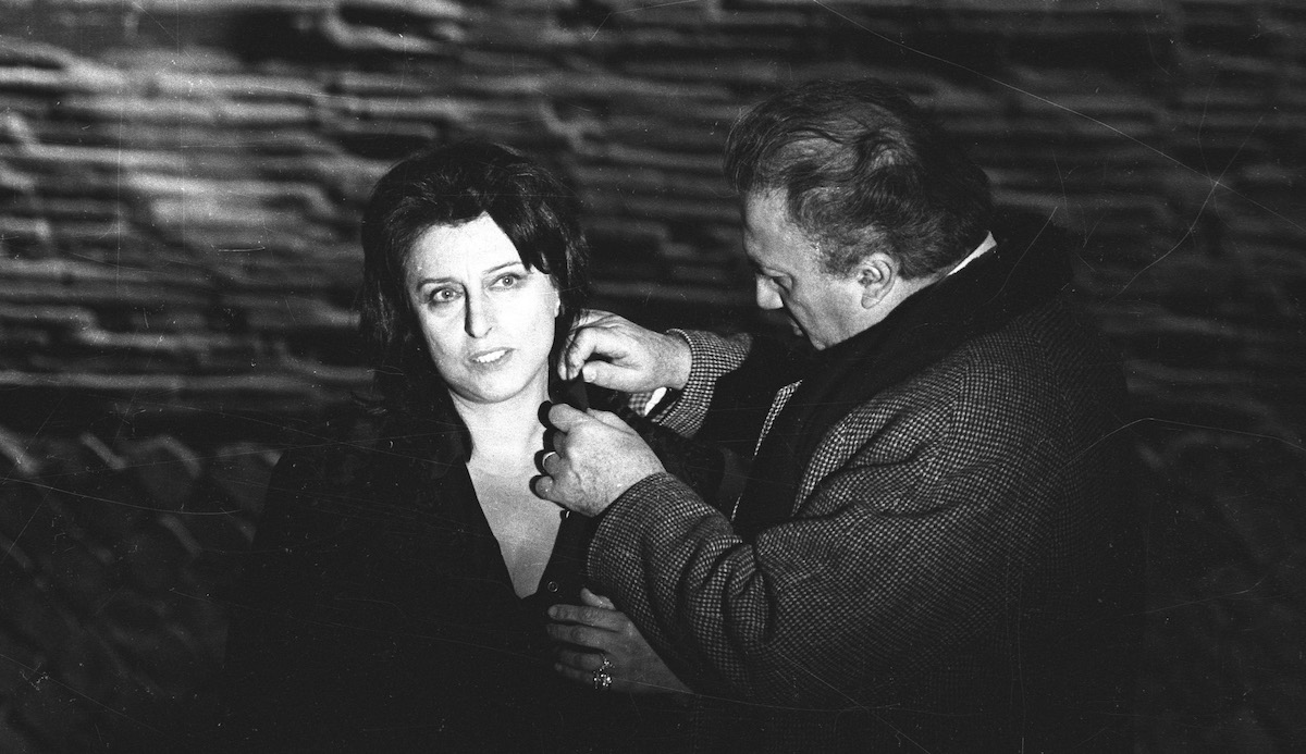 Anna Magnani con Federico Fellini sul set di Roma, nel 1971