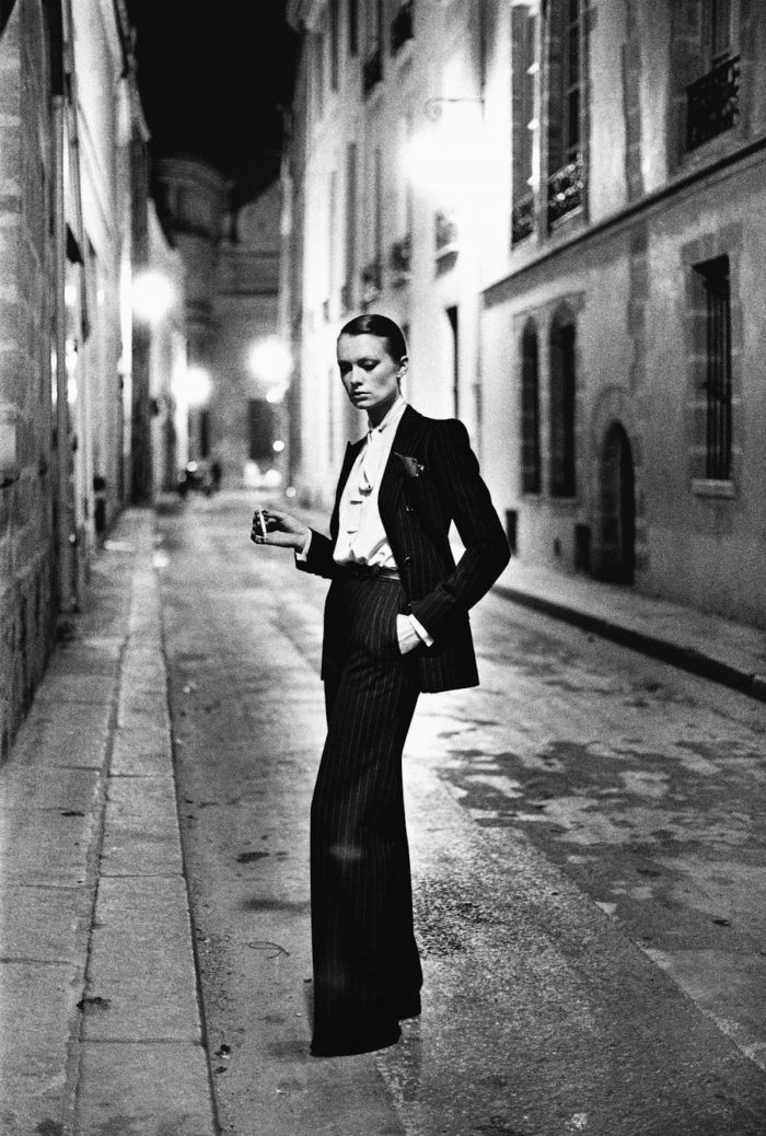 Rue Aubriot di Helmut Newton comparsa su VVogue Paris nel 1975