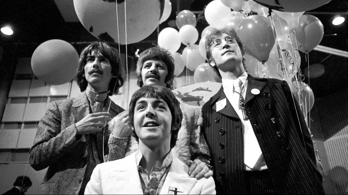 I Beatles durante la photocall per promuovere la prima di All You Need Is Love per lo speciale Our World, la prima trasmissione in diretta mondiale (1967)