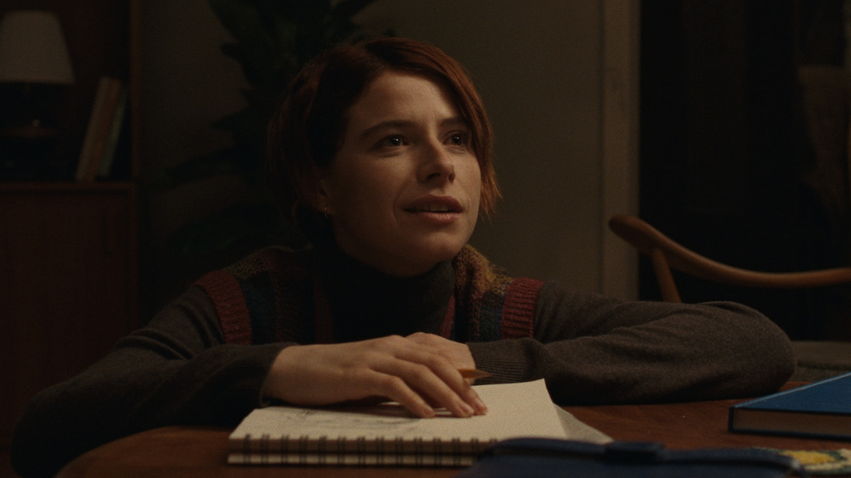 Jessie Buckley nel film Fingernails - Una diagnosi d'amore su Apple TV+