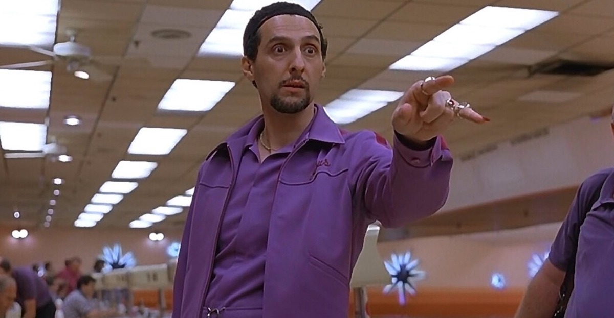 John Turturro in una scena di The Big Lebowski (Il grande Lebowski)