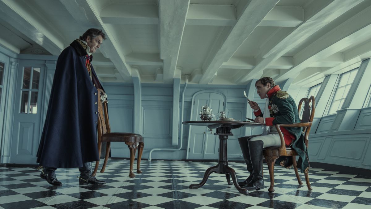 Rupert Everett e Joaquin Phoenix Una scena di Napoleon, di Ridley Scott