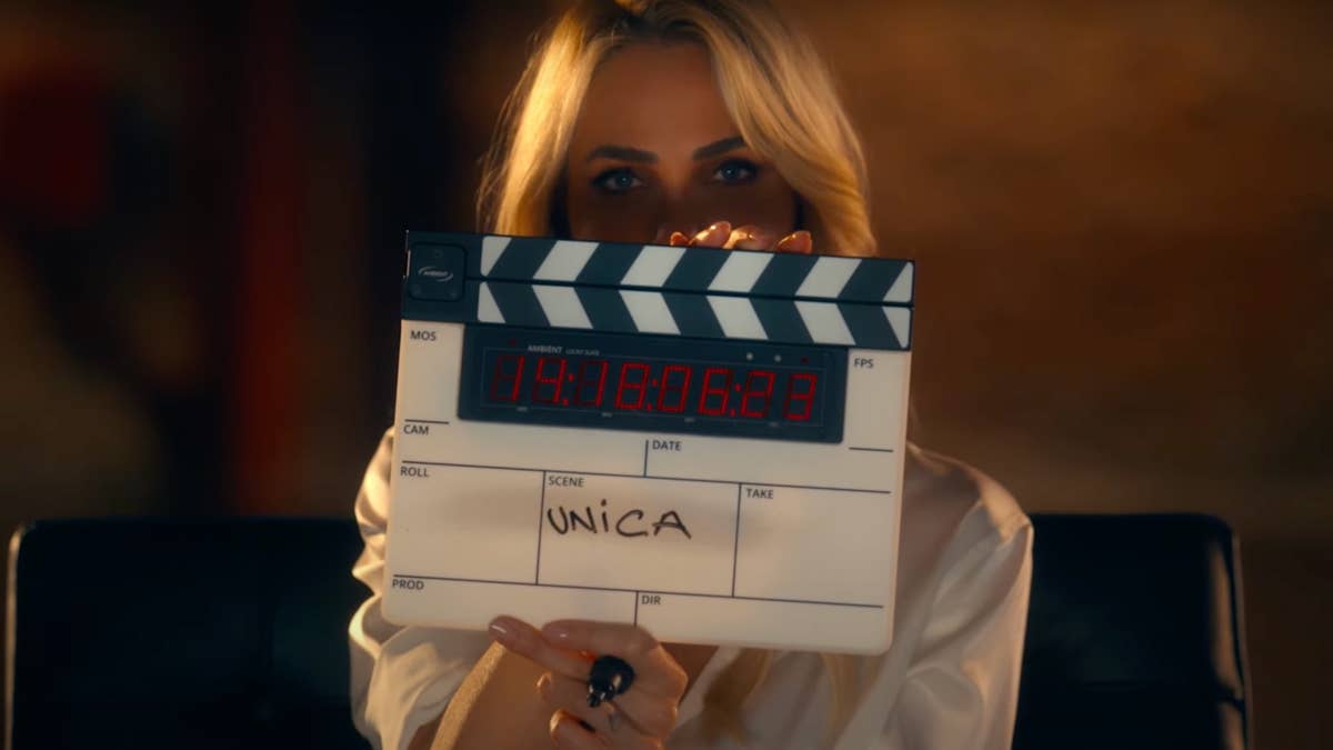 Ilary Blasi in una scena di Unica