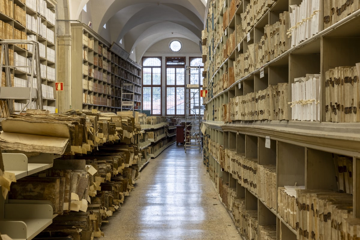 Venezia, una sala dell’Archivio di Stato, che nel film In the hand of Dante di Julian Schnabel diventa l’Archivio di Stato di Verona – Foto di Andrea Gilardi