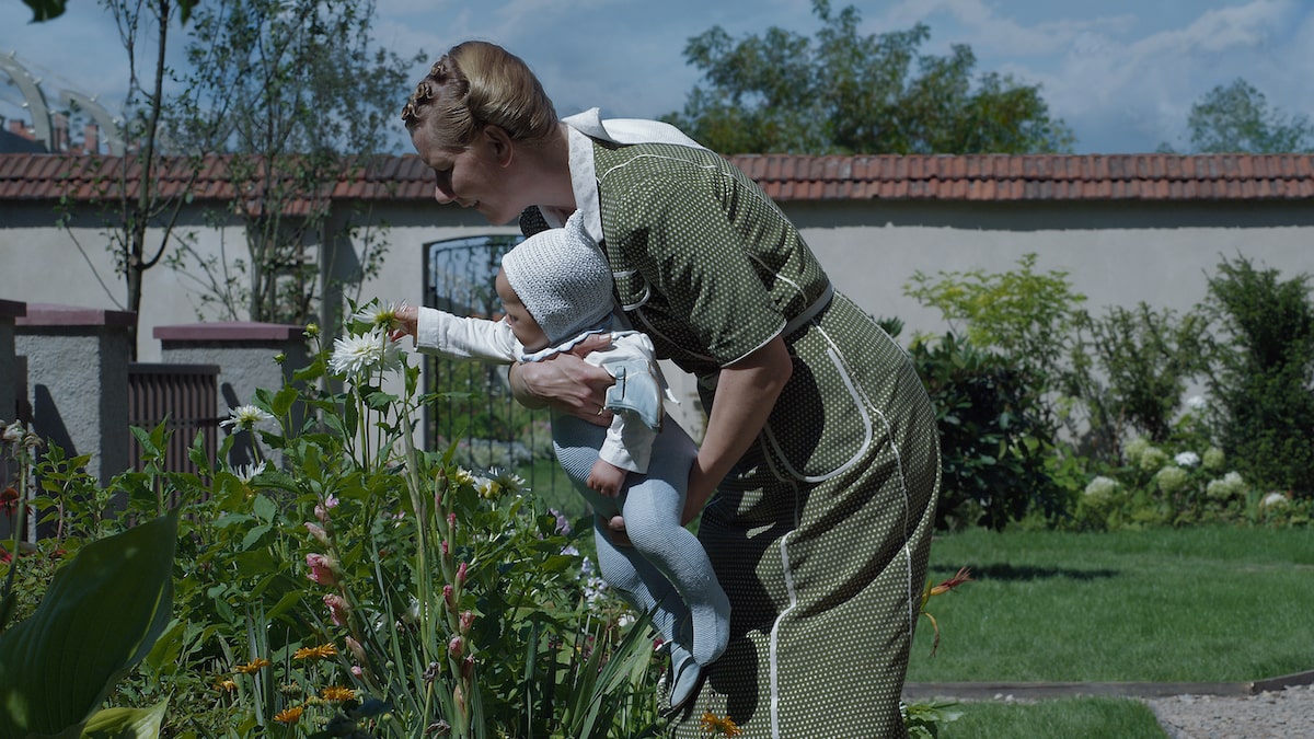 Sandra Hüller in una scena di La zona di interesse di Jonathan Glazer