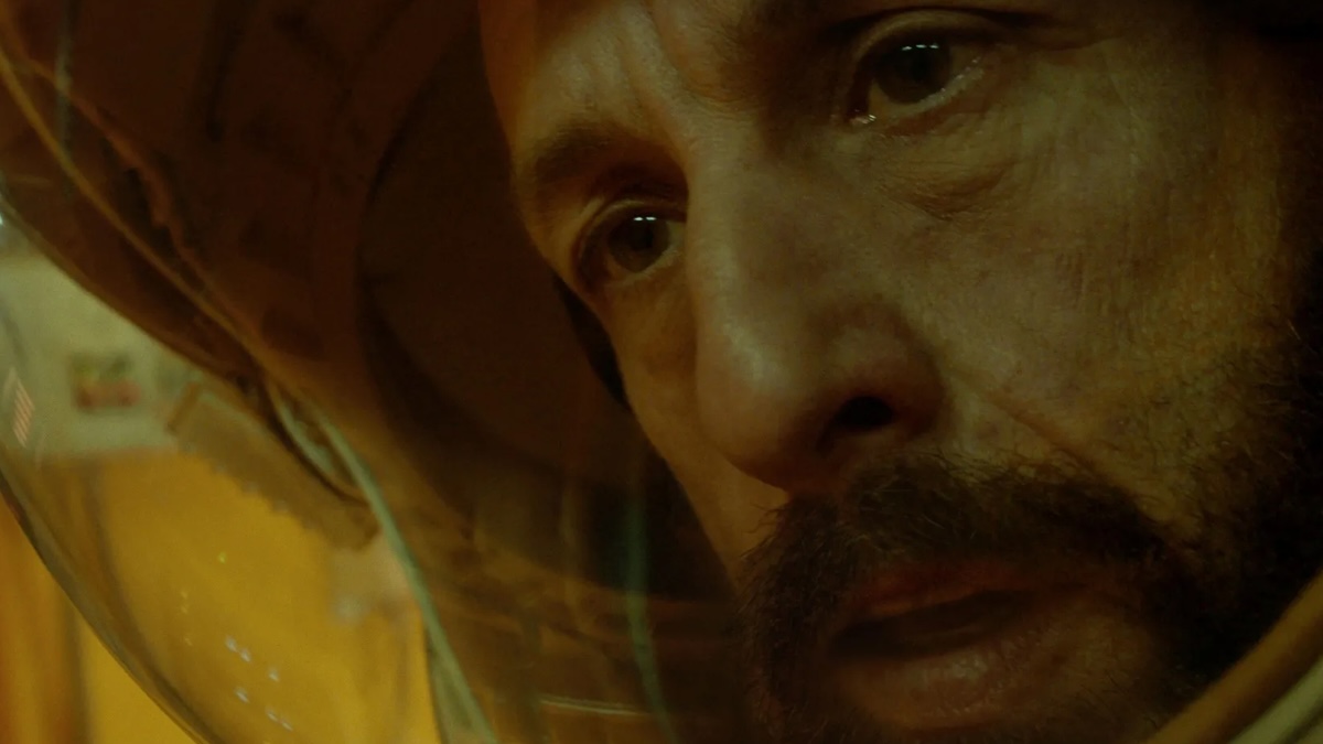 Una scena di Spaceman, film con Adam Sandler presentato alla Berlinale Specials