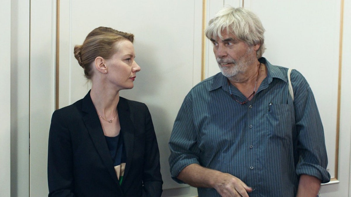 Sandra Hüller in una scena di Vi presento Toni Erdmann