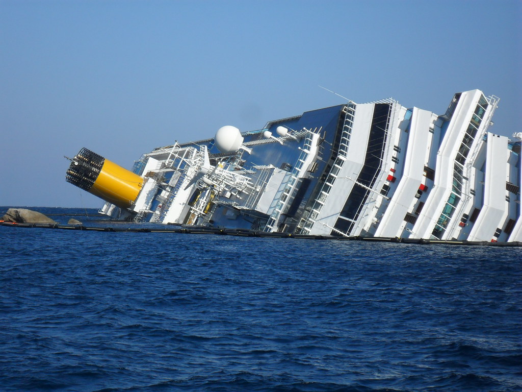 Costa Concordia, Isola del Giglio. Per più di due anni questo è stato lo skyline dei gigliesi