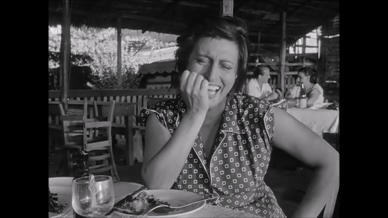 Anna Magnani in Bellissima di Luchino Visconti (1951), nella trattoria Biondo Tevere