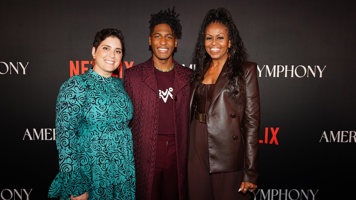 Suleika Jaouad, Jon Batiste e Michelle Obama alla premiere di American Symphony a New Orleans. Foto di Erika Goldring/Getty Images for Netflix