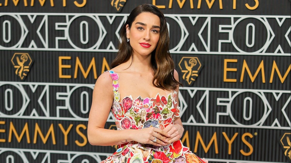 Simona Tabasco agli Emmy Awards 75 con un abito collage floreale di Marni
