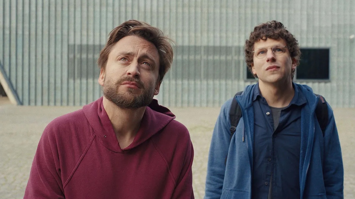 Kieran Culkin e Jesse Eisenberg in A Real Pain