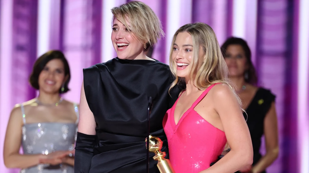 Greta Gerwig e Margot Robbie con il Golden Globes Cinematic and Box-Office Achievement Honor per Barbie