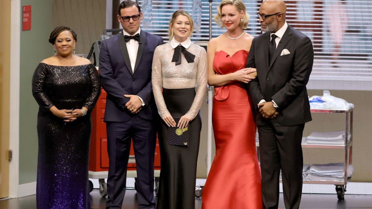 Il cast originale di Grey's Anatomy durante la reunion degli Emmy 2023