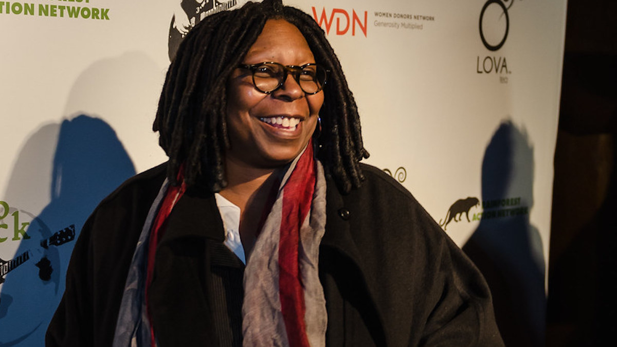 Whoopi Goldberg ha accettato il suo ruolo in Ezra – Viaggio di famiglia di Tony Goldwyn “senza neanche leggere il copione”