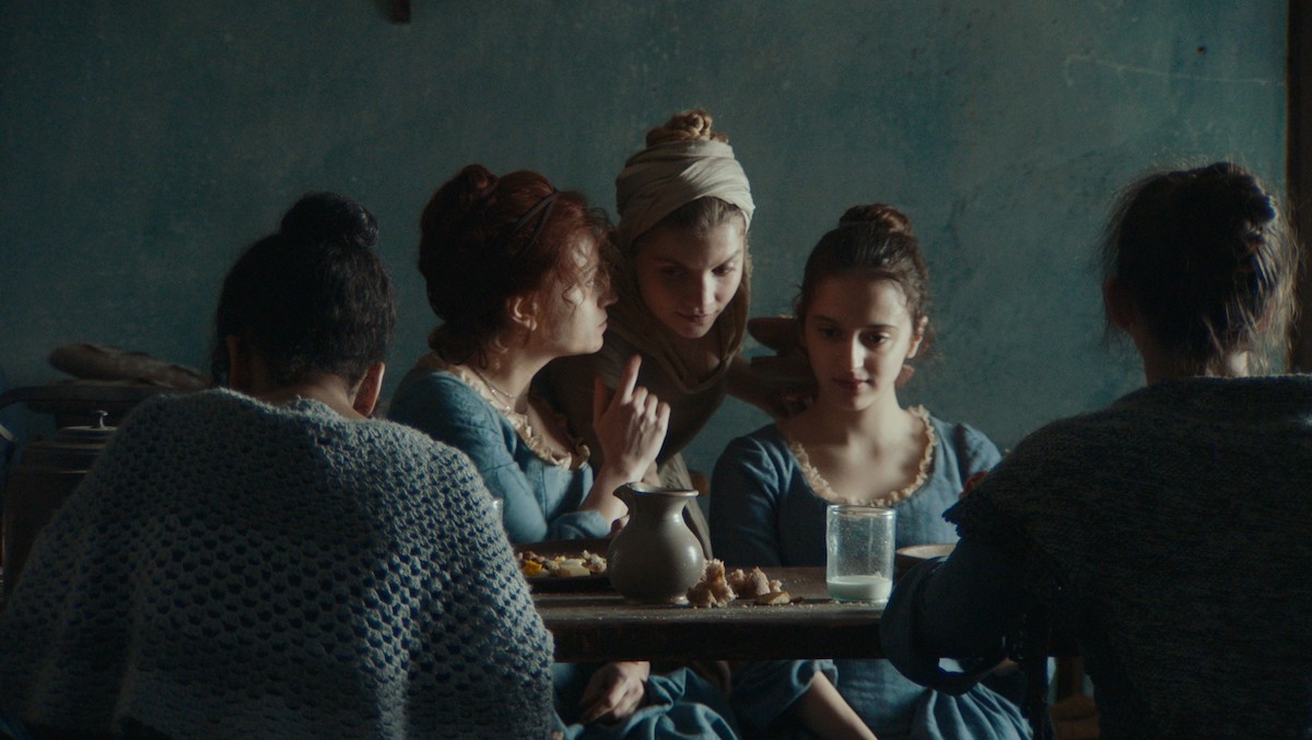 Veronica Lucchesi, Galatea Bellugi, Maria Vittoria Dallasta in una scena di Gloria!, di Margherita Vicario, in concorso alla Berlinale