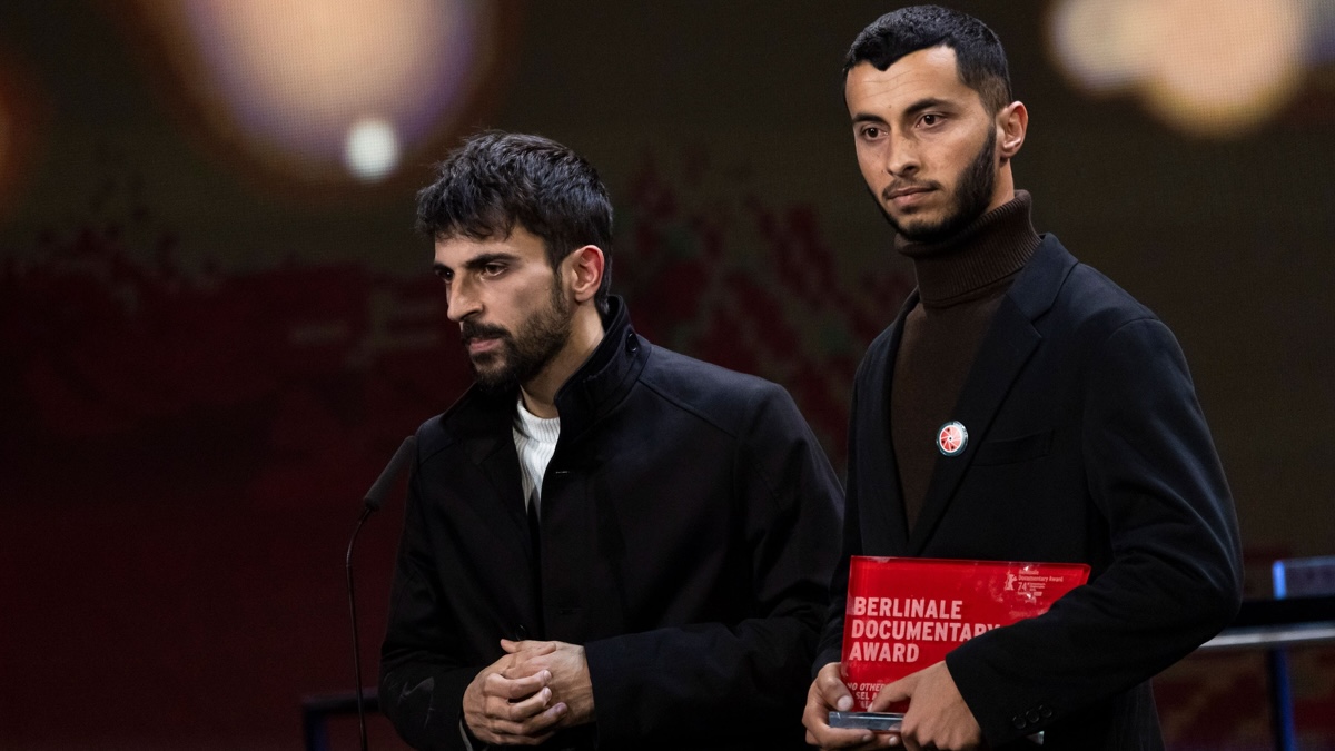 Yuval Abraham e Basel Adra, registi di No Other Land tra i film premiati alla berlinale