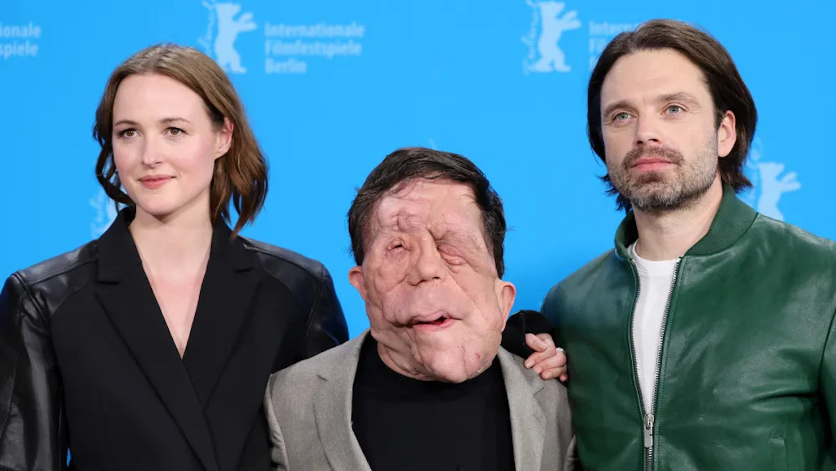 Renate Reinsve, Adam Pearson e Sebastian Stan al photocall per A Different Man photocall alla Berlinale