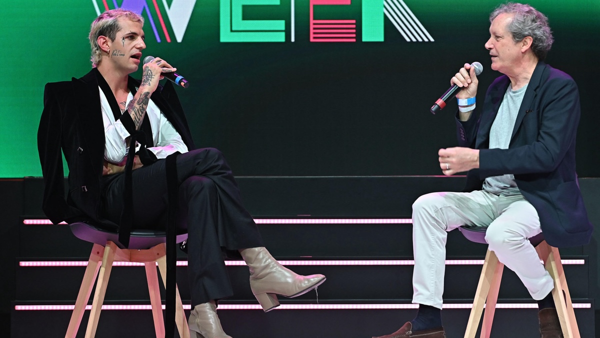 Ernesto Assante dialoga con Achille Lauro durante l'Italian Tech Week presso le OGR a Torino, 30 settembre 2022