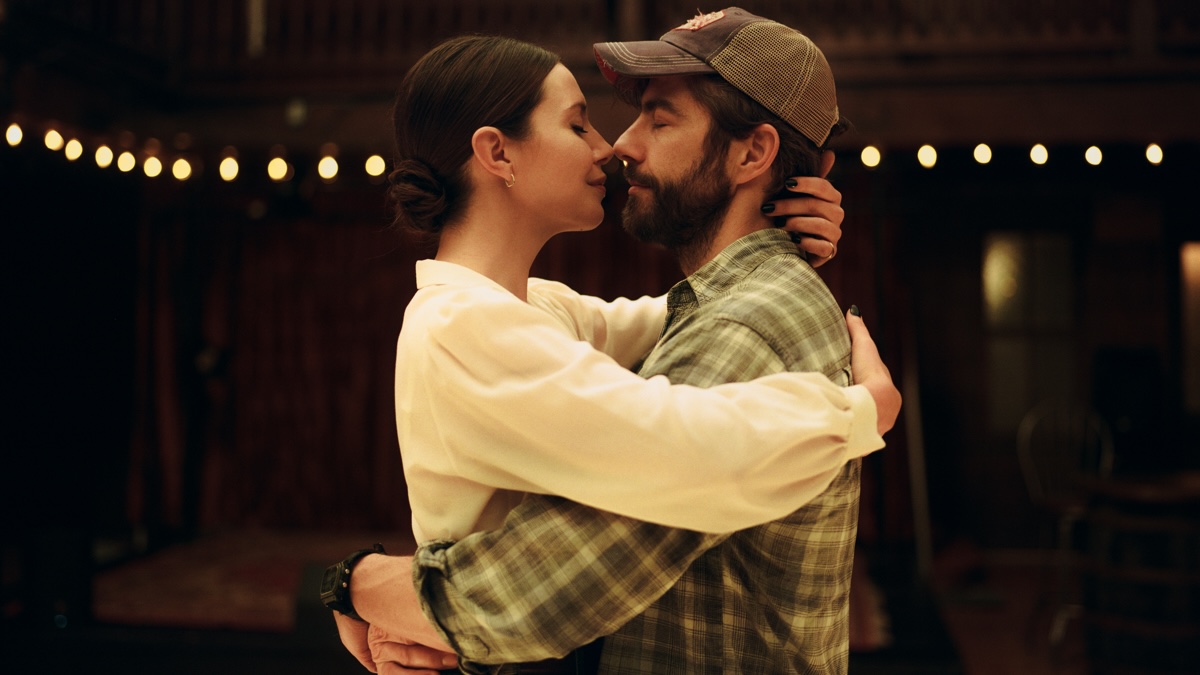 Magalie Lépine-Blondeau e Pierre-Yves Cardinal in una scena de La natura dell'amore di Monia Chokri