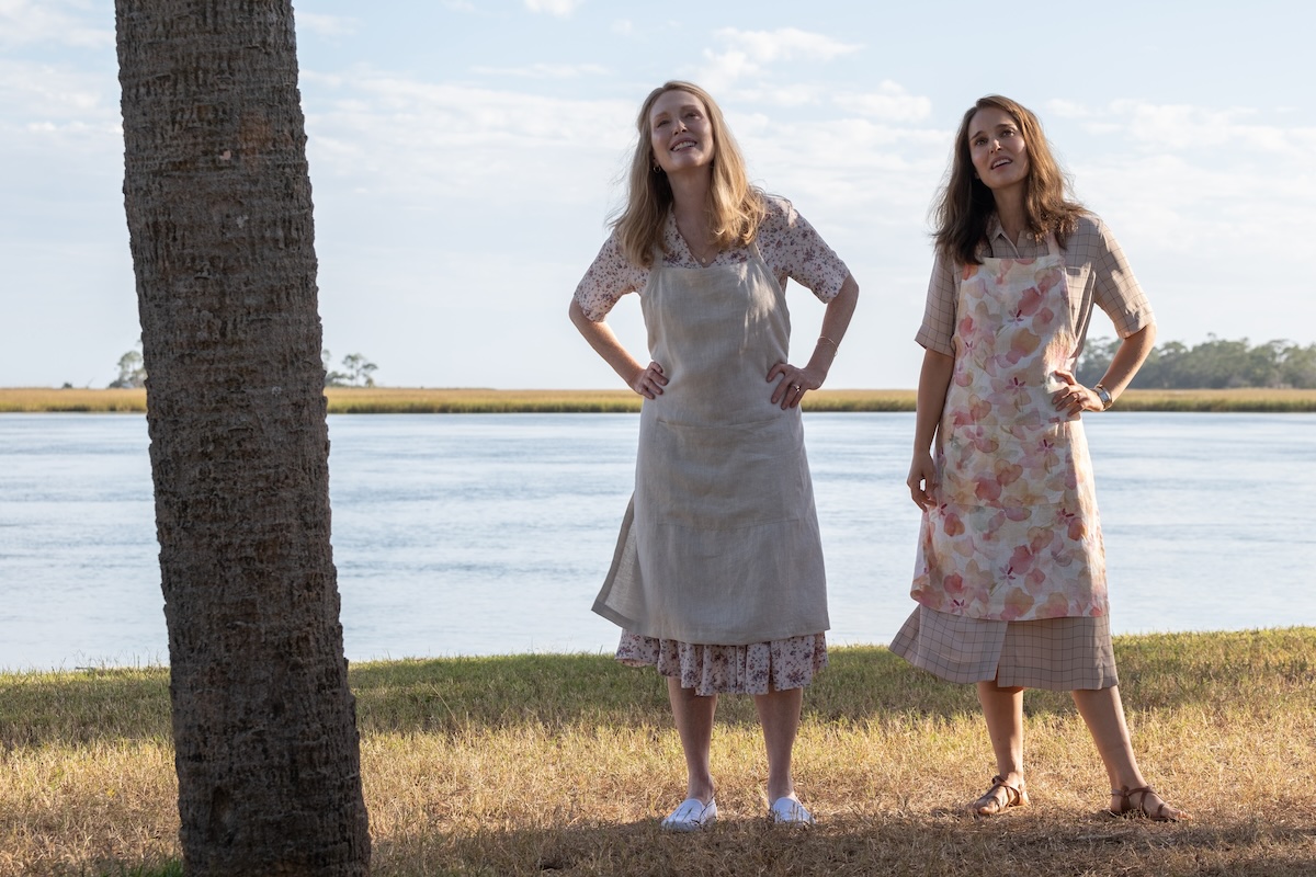 Natalie Portman e Julianne Moore in una scena di May December di Todd Haynes