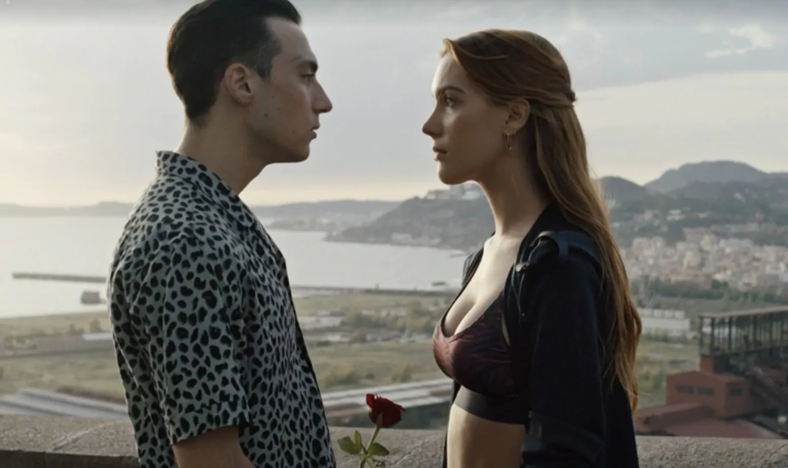 Edoardo e Teresa in una scena di Mare Fuori