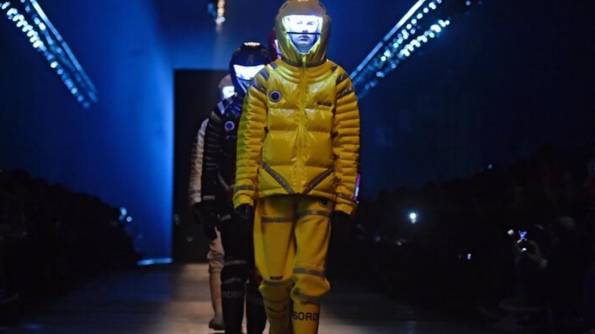 La sfilata Odissea nello spazio di Undercover durante la 93° edizione di Pitti Immagine Uomo a Firenze nel 2018