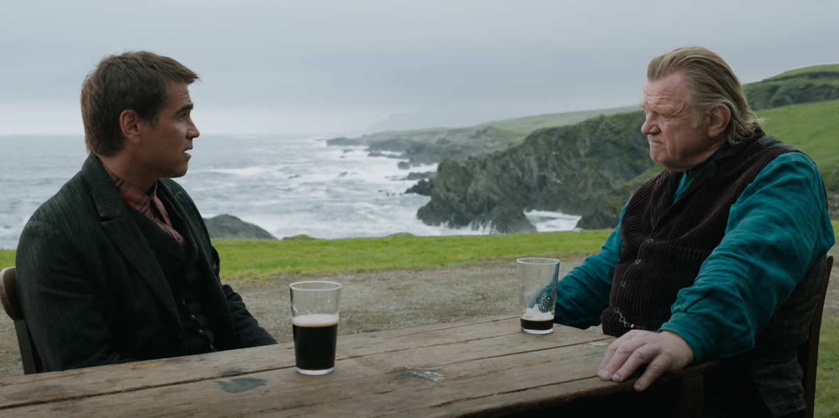 Colin Farrell e Brendan Gleeson in una scena di Gli spiriti dell'isola di Martin McDonagh