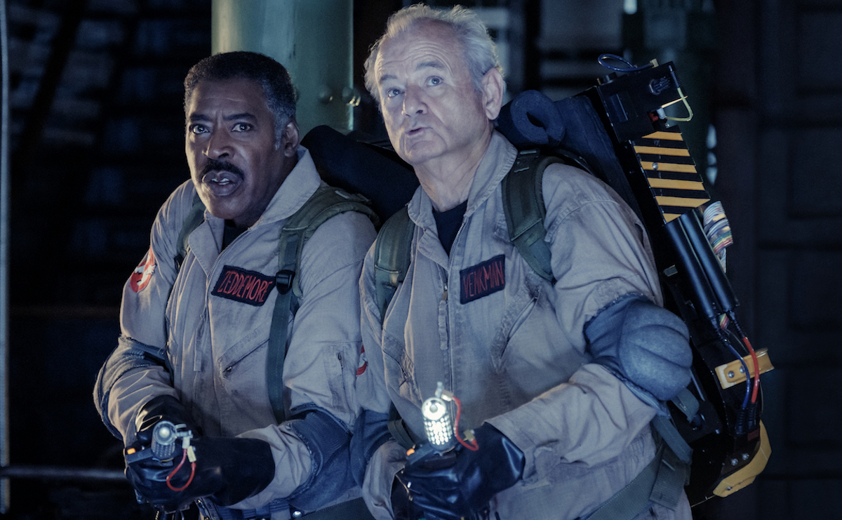 Winston (Ernie Hudson) e Peter (Bill Murray) in una scena di Ghosbusters: Minaccia glaciale