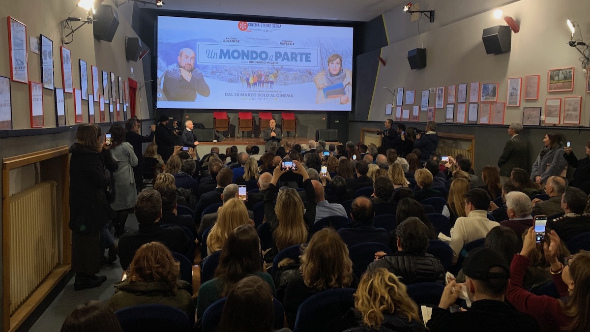 Anteprima del film Un mondo a parte nel cinema Scola Pescasseroli