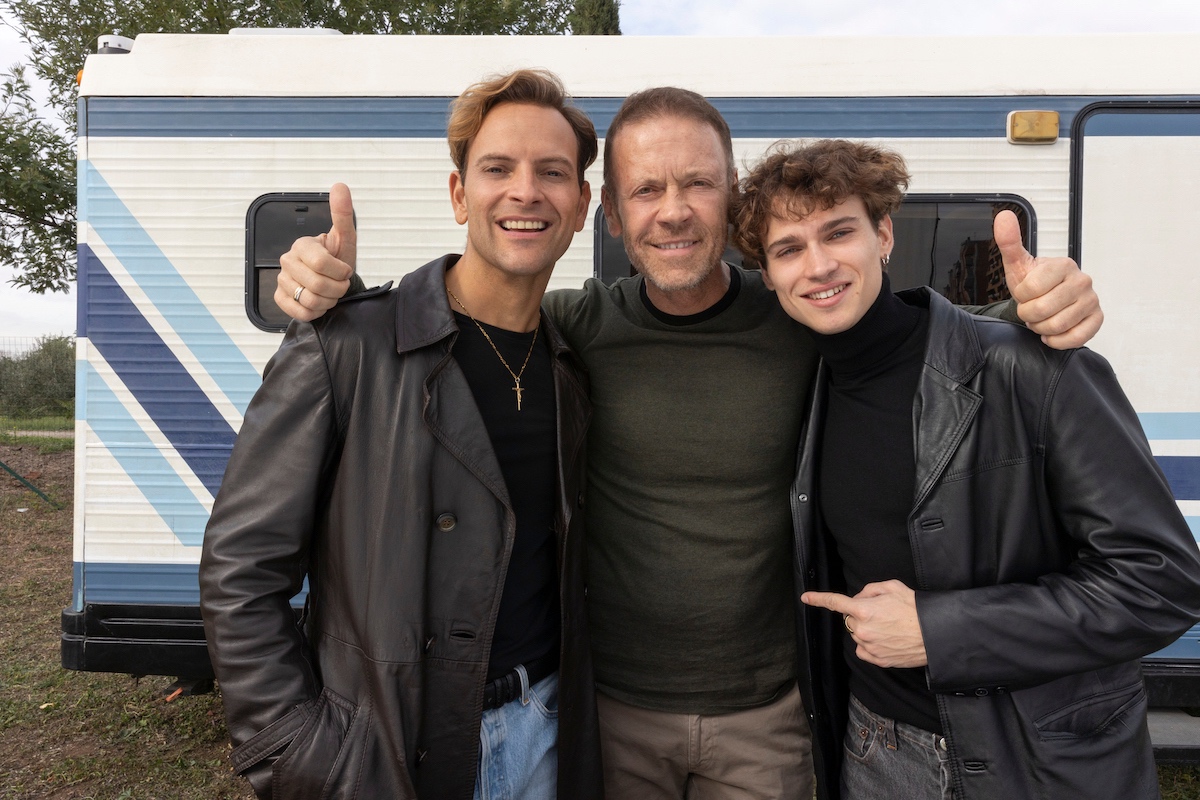 Rocco, Rocco e Rocco. Il vero Rocco Siffredi in una foto con Alessandro Borghi che lo interpreta, adulto, in Supersex, e Saul Nanni, che lo impersona da ragazzo