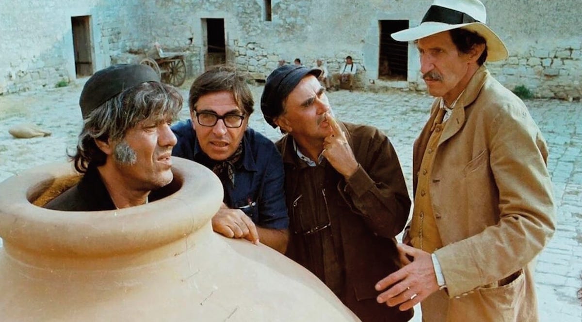 Paolo e Vittorio Taviani con Franco Franchi e Ciccio Ingrassia sul set di Kaos (1984)