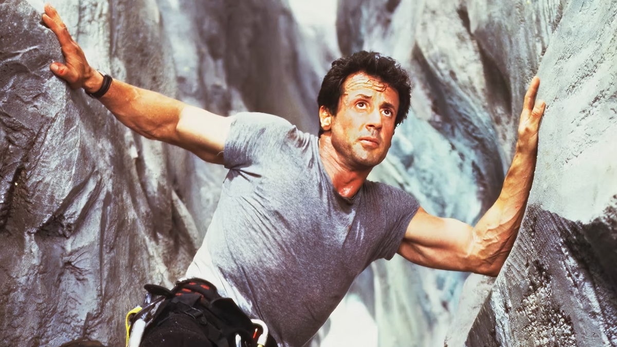 Sylvester Stallone in una scena di Cliffhanger