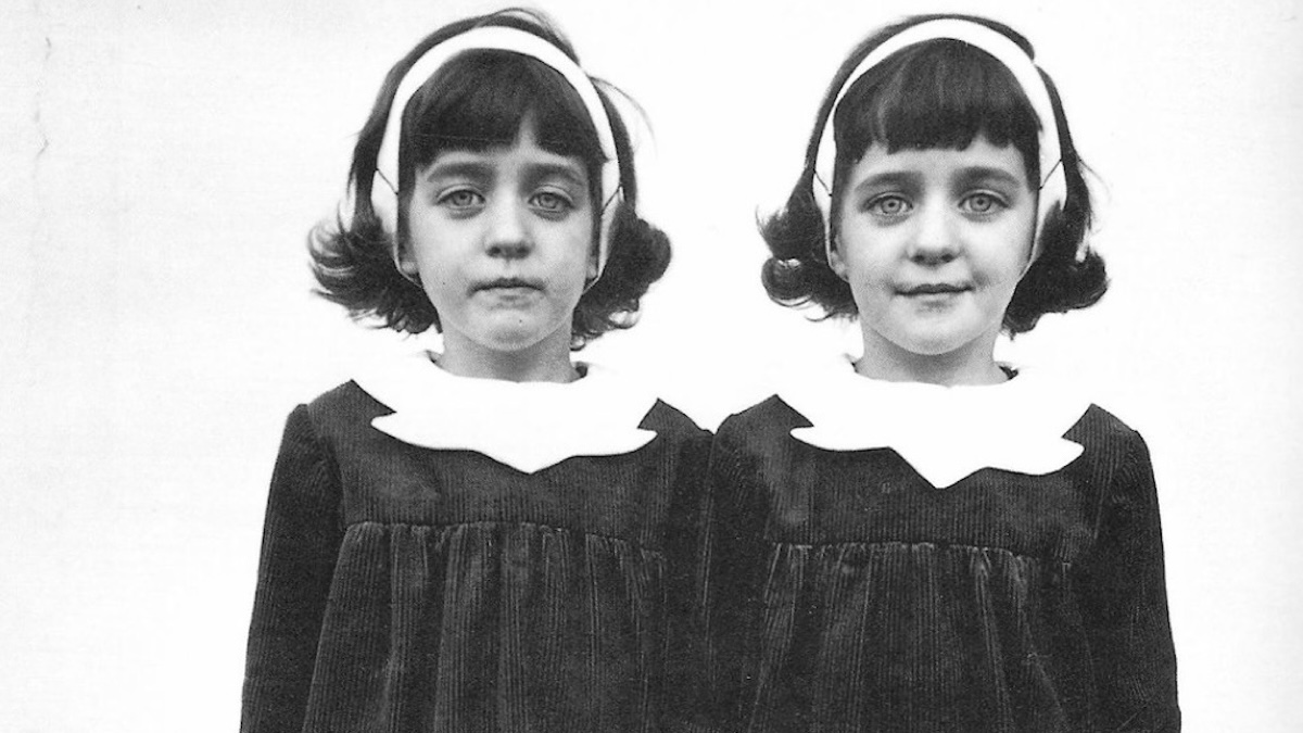 Identical Twins di Diane Arbus, ispirazione per le gemelle di Shining di Stanley Kubrick