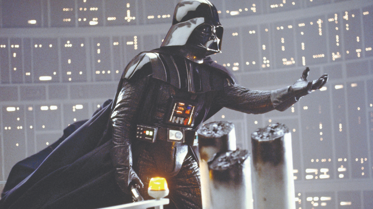 Darth Vader (David Prowse) in una scena de L'impero colpisce ancora (1980), di Irvin Kershner