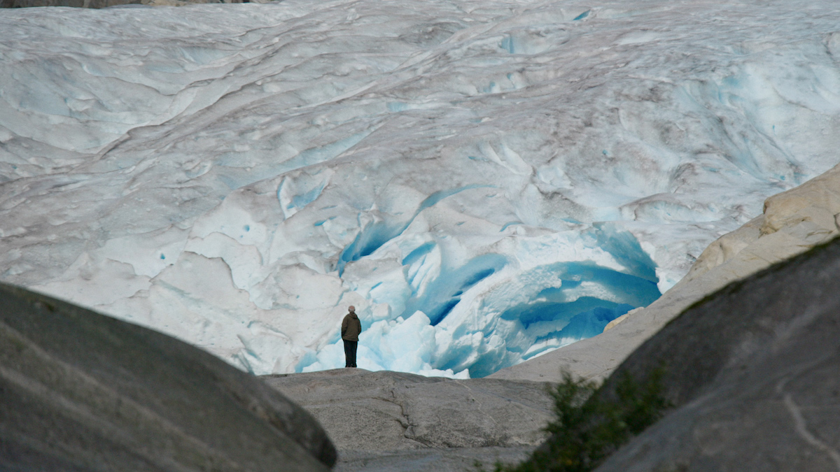 Un'immagine del documentario La canzone della terra