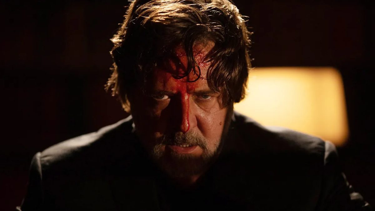 Russell Crowe nel film The Exorcism