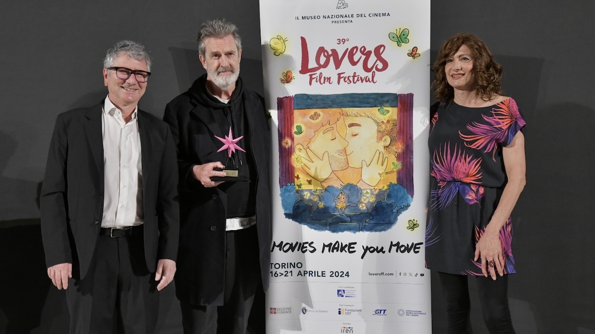 Rupert Everett riceve la Stella della Mole da Vladimir Luxuria, direttore artistico del Lovers Film Festival e da Domenico De Gaetano, Direttore del Museo Nazionale del Cinema