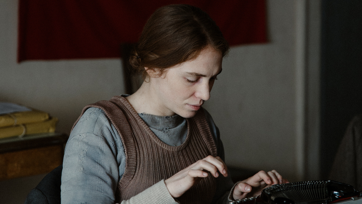 Ludovica Martino in una scena di Il mio posto è qui di Daniela Porto e Cristiano Bortone. Foto: Angrisano