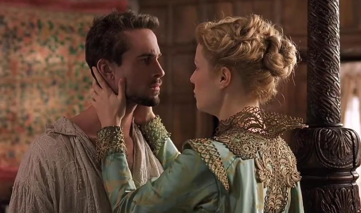 Joseph Fiennes e Gwyneth Paltrow in una scena di Shakespeare in Love di John Madden (1998)