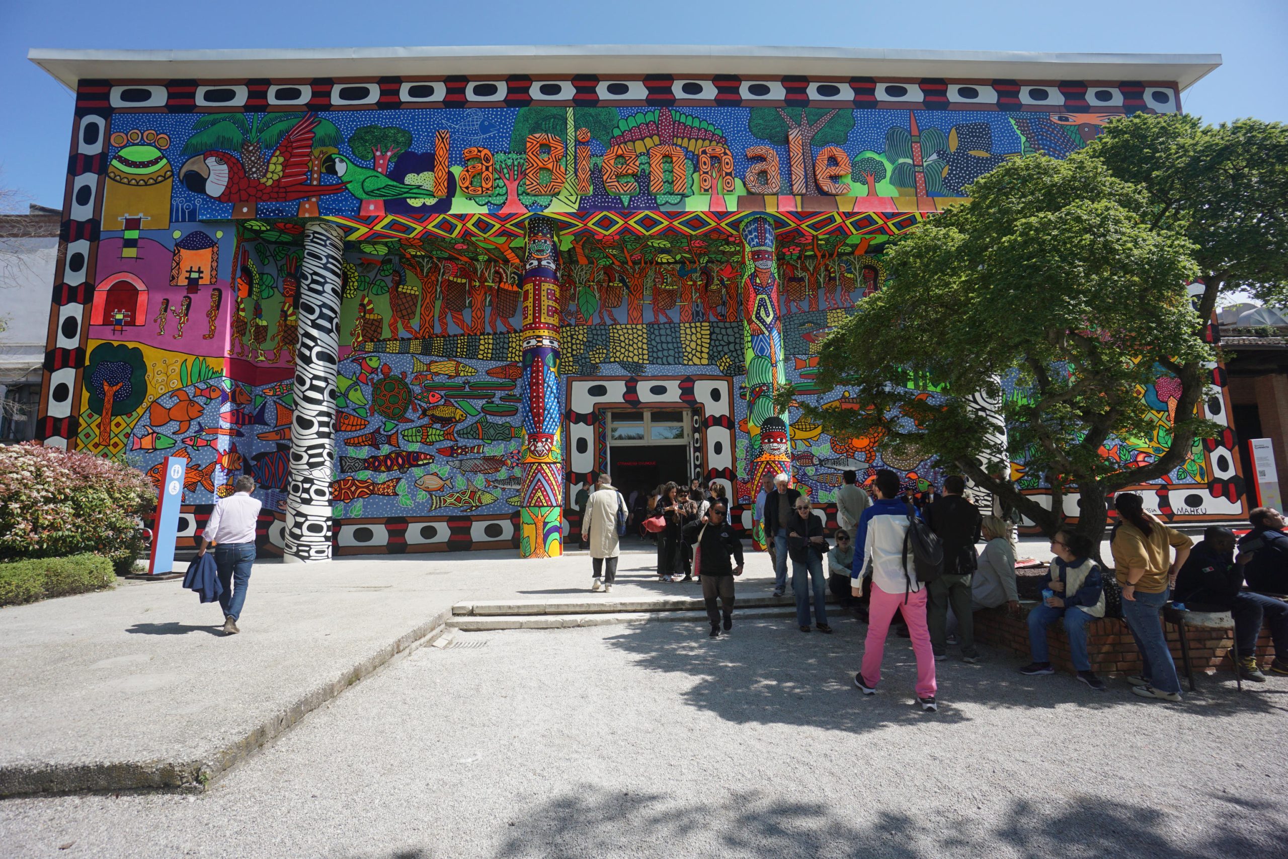 La Biennale Arte si svela, si è stranieri ovunque