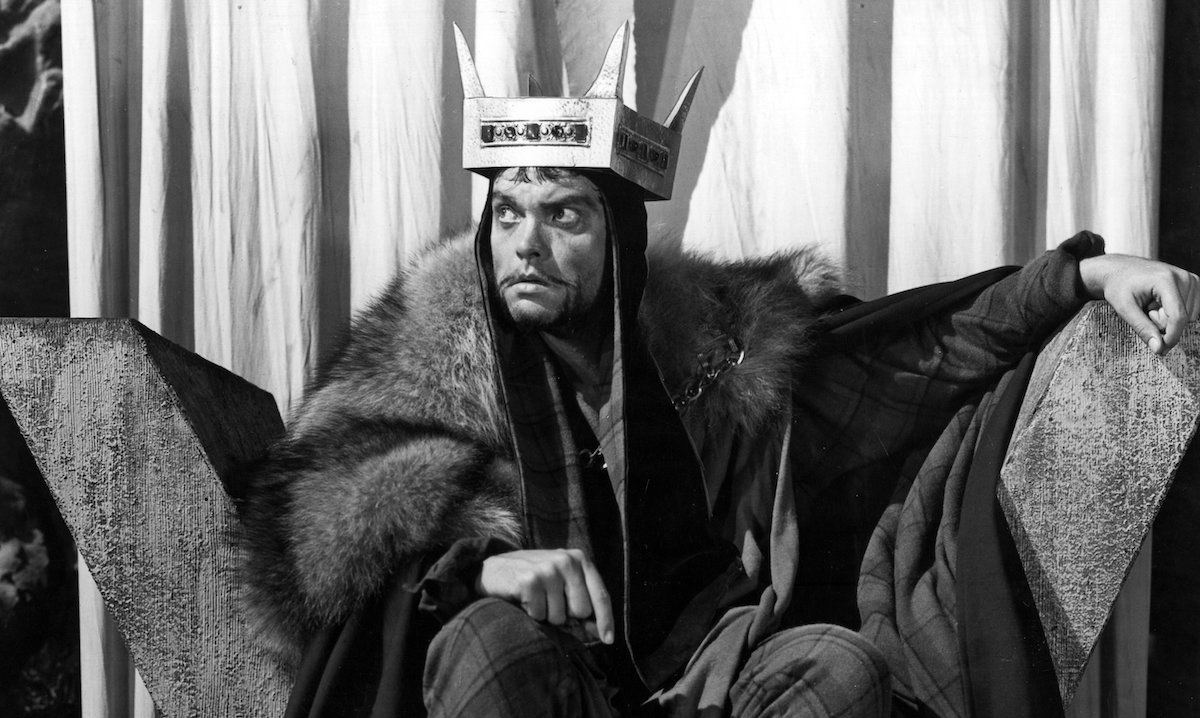Orson Welles in una scena di Macbeth (1948), da lui diretto e interpretato