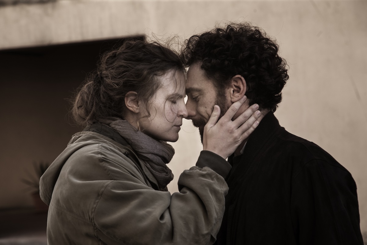 Elio Germano e Federica Rossellini in una scena di Confidenza di Daniele Luchetti