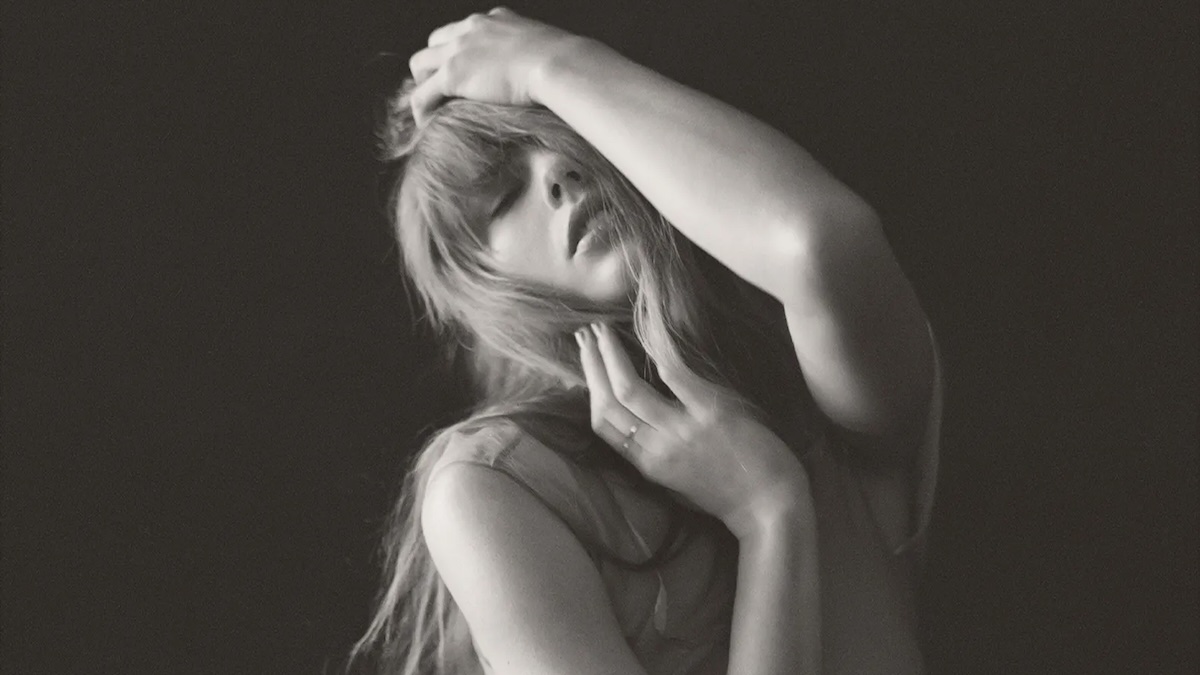Taylor Swift sulla copertina di The Tortured Poets Department